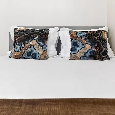 Minimalist In Apartment *